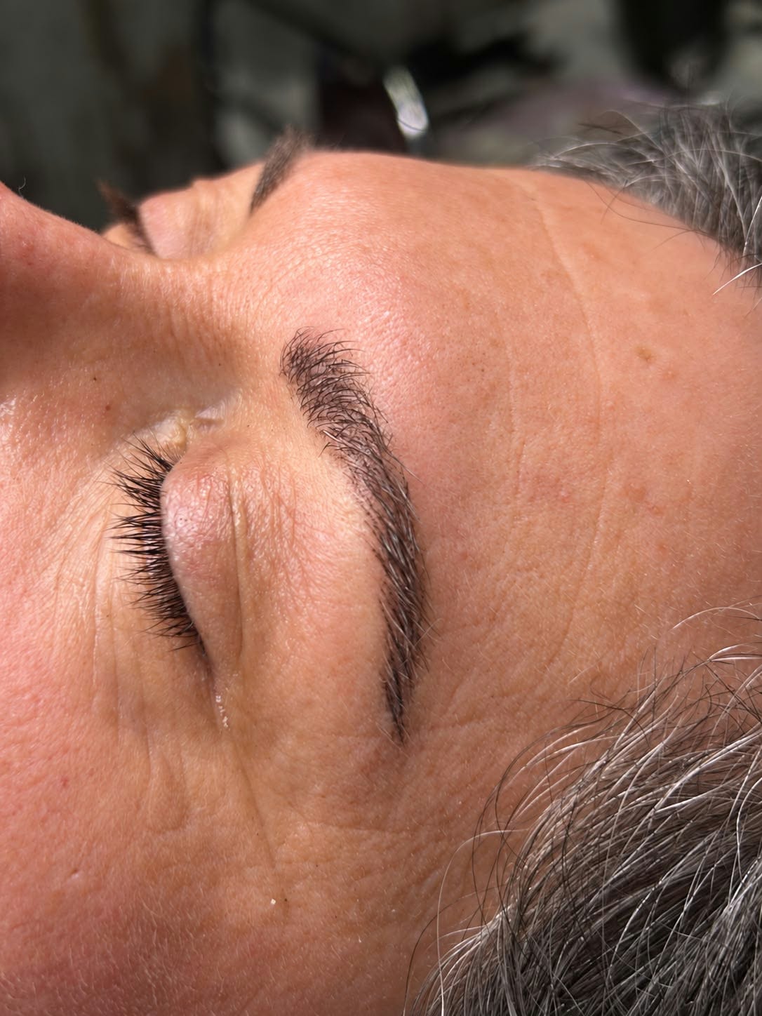 Sourcils hairstroke hyperréalistes