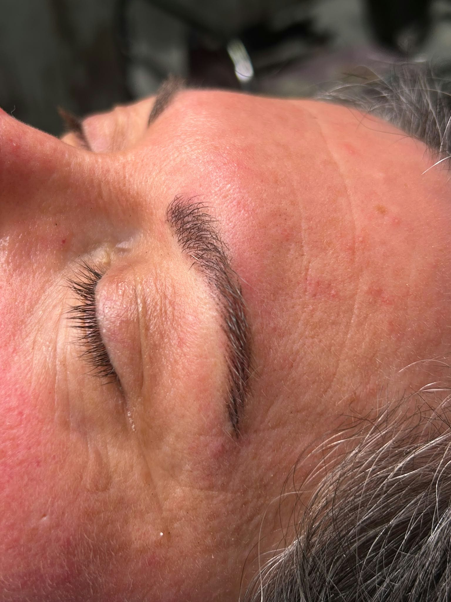 Sourcils hairstroke hyperréalistes